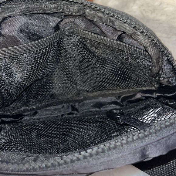 Lole unisex belt bag. - Picture 4 of 7